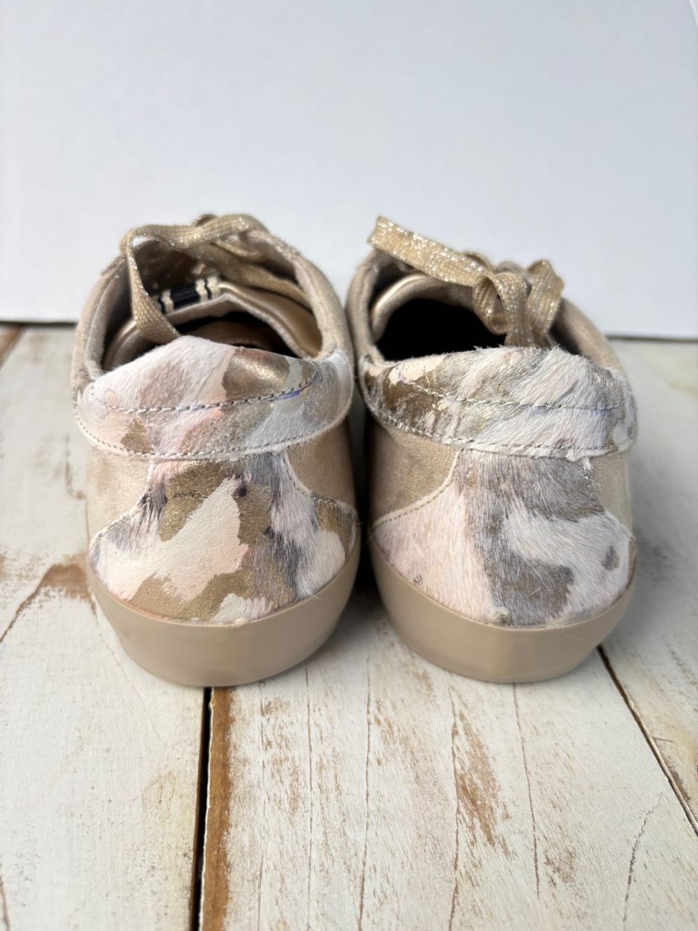 SHU SHOP Reya sneaker gold tone distressed star cowhide sz 8 NWOB - Picture 8 of 15